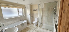 Bathroom - Saltburn Holidays Bluebell Cottage (Guisborough)