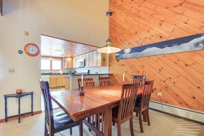 Dining - 1 Mi to Killington Resort: Townhome w/ Dry Sauna! (Killington)