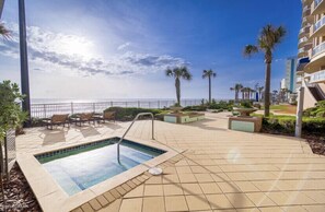 Outdoor pool, an infinity pool