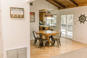 Interior - Moreno Lake Area * Free Night Special (Bass Lake)