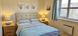 Stuga - privat badrum - utsikt mot trädgården (Jasmine Cottage) | 1 sovrum