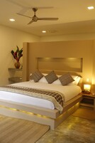 Standard Double Room | Bathroom | Shower, free toiletries, towels, soap