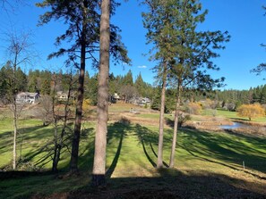 Property grounds - Alta Sierra Village Inn (Grass Valley)