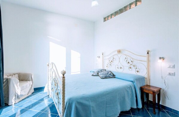 4 Schlafzimmer, Schreibtisch, Bügeleisen/Bügelbrett, Reisekinderbett