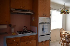 Fridge, microwave, coffee/tea maker - 330 C Main Street (Pismo Beach)