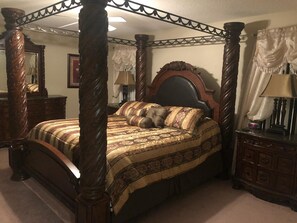 7 bedrooms, in-room safe, iron/ironing board, free WiFi