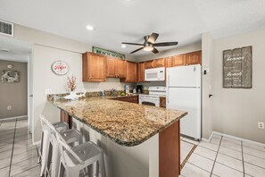 Fridge, microwave, oven, stovetop - Bright & Modern ~ Heated Pool ~ Gated Beach ~ Pkg! (Siesta Key)