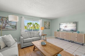 Smart TV - Bright & Modern ~ Heated Pool ~ Gated Beach ~ Pkg! (Siesta Key)
