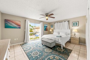 2 bedrooms, iron/ironing board, free WiFi, bed sheets - Bright & Modern ~ Heated Pool ~ Gated Beach ~ Pkg! (Siesta Key)