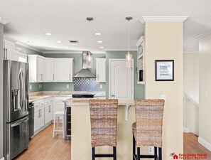 冰箱、微波炉、烤箱、炉灶