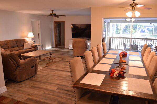 Interior - Beautiful 4br Waterfront Paradise HEATED POOL, BIKES, FISHING, KAYAKS (Cape Coral)