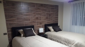 Twin Room | Egyptian cotton sheets, premium bedding, down comforters, desk - Hotel Jerian (Uyuni)