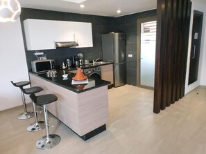 Kühlschrank, Mikrowelle, Ofen