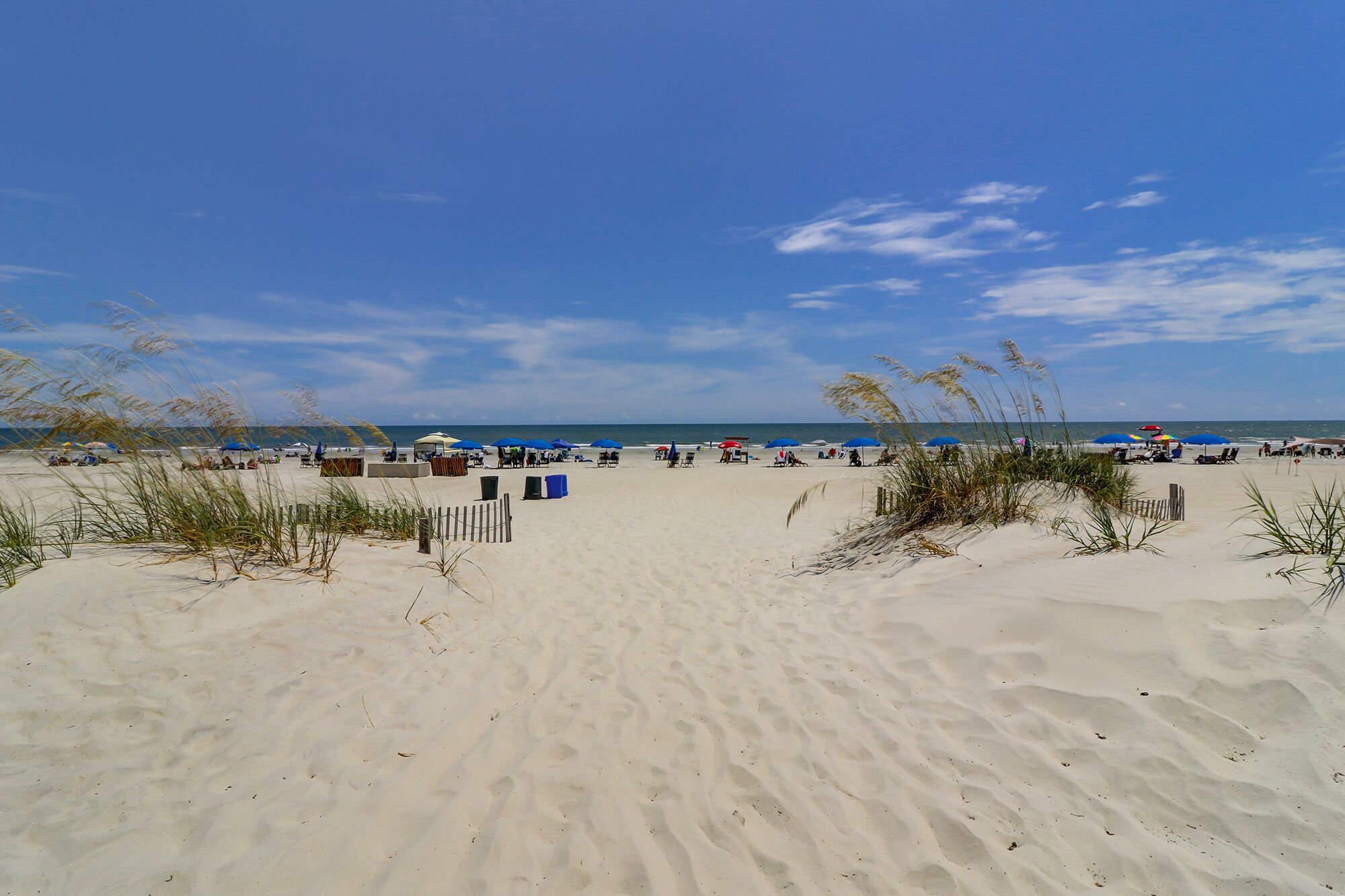 Beach nearby, sun loungers, beach towels