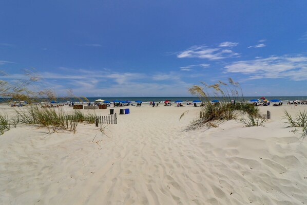 Beach nearby, sun loungers, beach towels