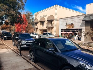 Exterior - OXFORD PRIME LOCATION / ON THE SQUARE!! WALKING DISTANCE TO CAMPUS (Oxford)