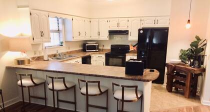 OXFORD PRIME LOCATION / ON THE SQUARE!! WALKING DISTANCE TO CAMPUS