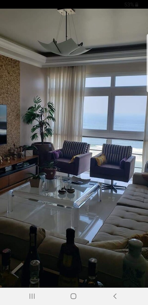 Living area - High Standard Apartment (Guarujá)