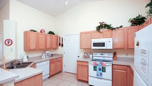 Unclassified image, 3 of 18, button - R1 Clear Creek 4 bed / 3 Bath (Clermont)