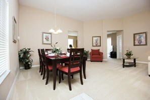 Villa | Dining - R2 Westhaven 3 bed / 2 Bath (Davenport)