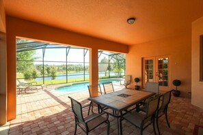Villa | Dining