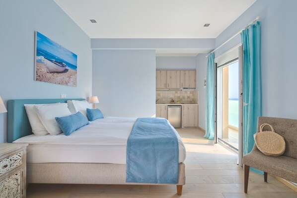 1 chambre, fer et planche à repasser, lit de bébé portatif