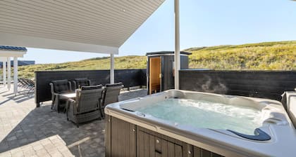 Cozy home in Hvide Sande with WiFi