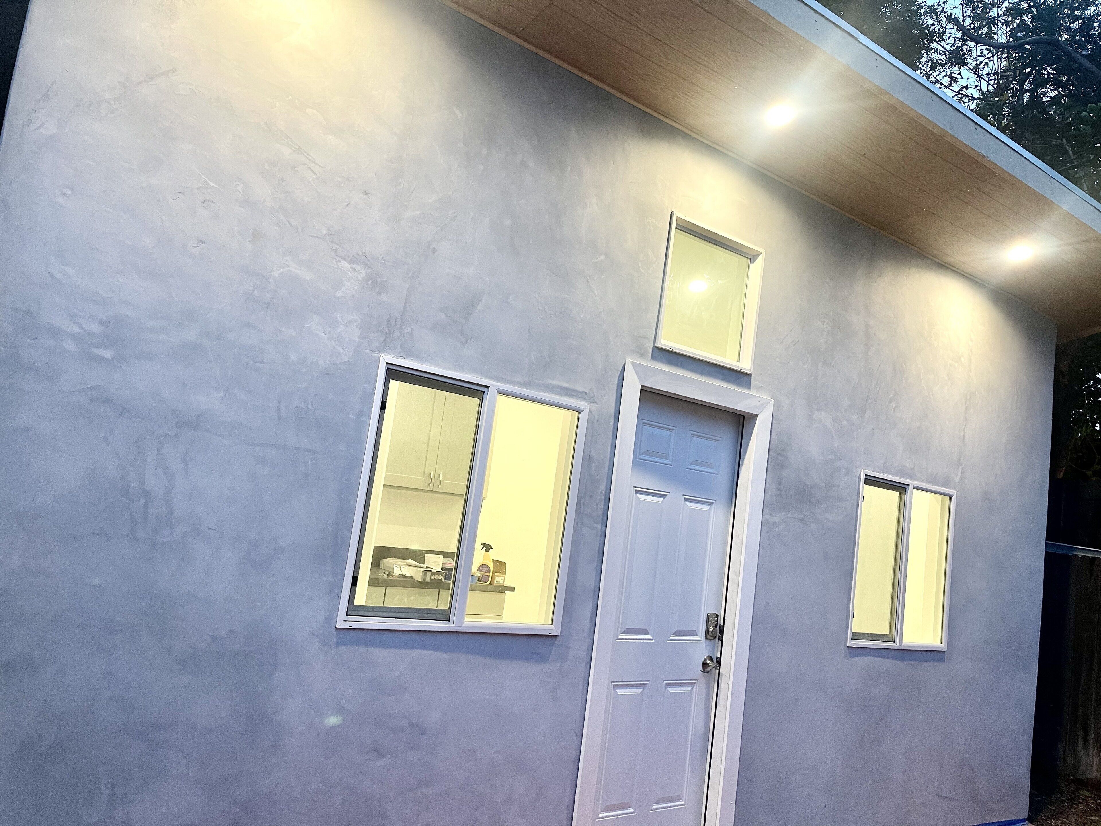 New Built brand new fully furnished Tiny House Studio with a outdoor patio.