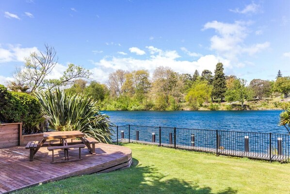 Outdoor dining - 28 Mclauchlan Terrace (Taupo)