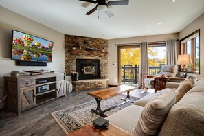 TV, fireplace