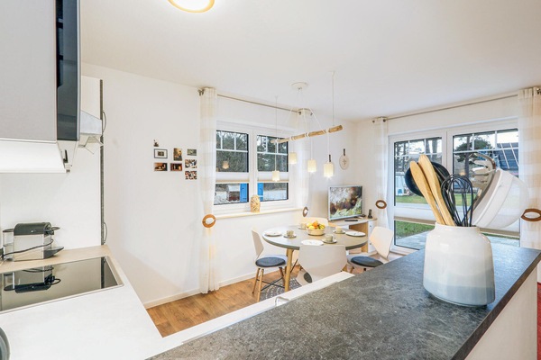 Fridge, stovetop, dishwasher, coffee/tea maker