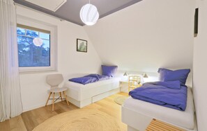 2 quartos, berço de viagem, Wi-Fi de cortesia, roupa de cama
