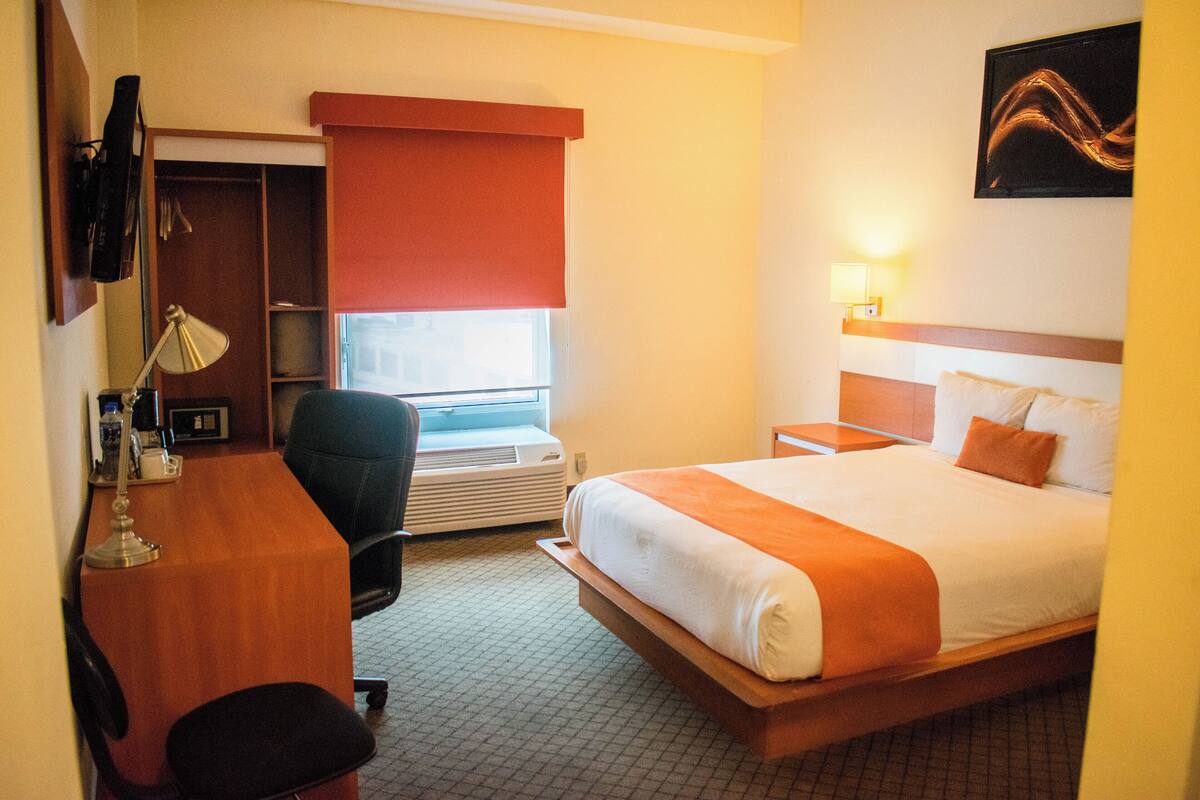 Premium bedding, down comforters, in-room safe, desk