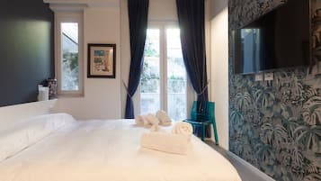 Habitación doble, balcón | Ropa de cama de alta calidad, edredón y camas con pillow-top