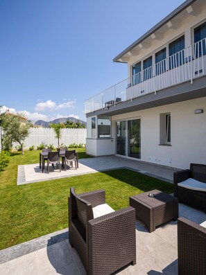 Property grounds - Elegant comfort villa with air conditioning, Wi-Fi, and garden, 1 km from the sea (Carini)