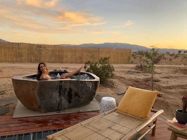 Outdoor spa tub