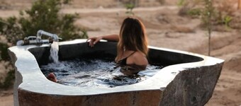 Mesquite mökki kodikas ja romanttinen w / valtava yksityinen kuumien lähteiden graniitti kylpyamme