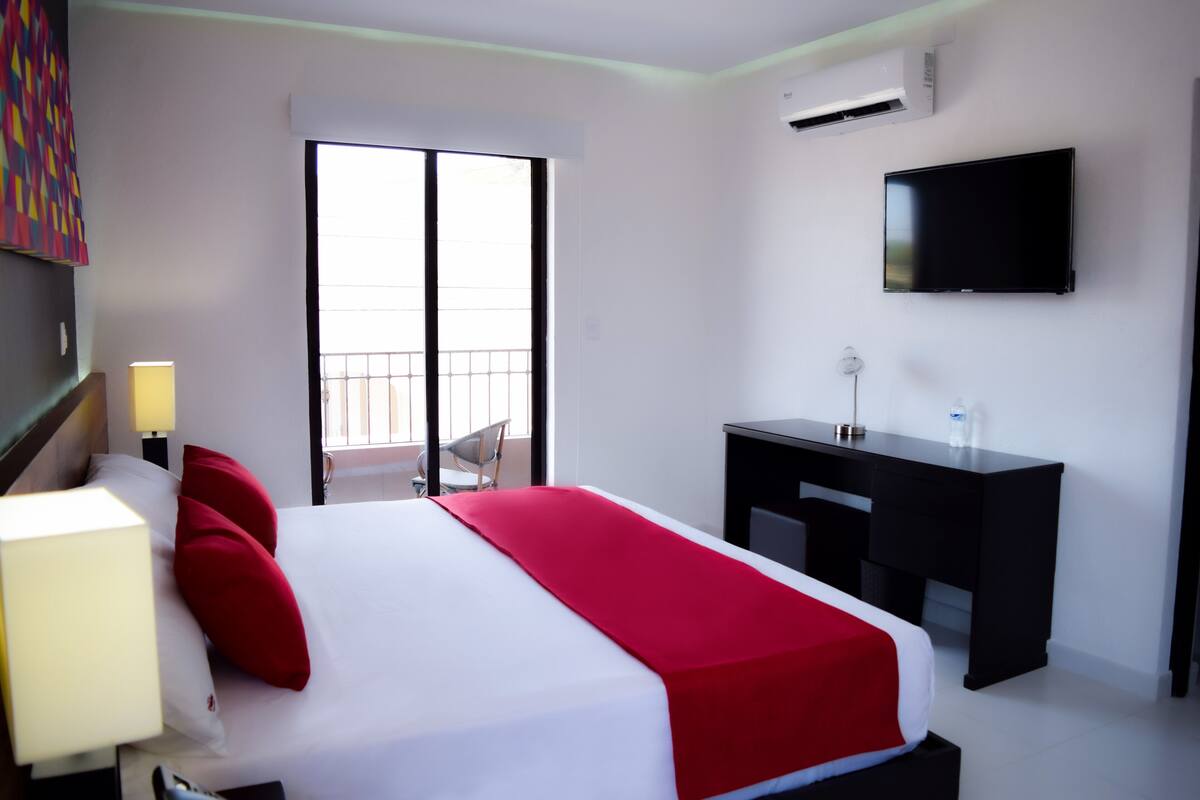 Deluxe King Room | 고급 침구, 책상, 다리미/다리미판, WiFi