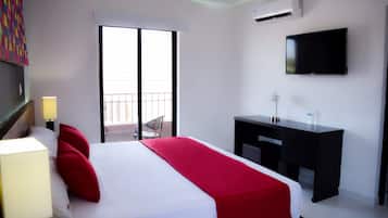 Deluxe King Room | Premium bedding, desk, iron/ironing board, WiFi