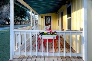 Terrace/patio - Tarpley Guesthouse/Hill Country/Private Pool (Tarpley)