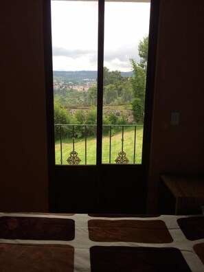 Quintuple Room w/Small Balcony (#7-8) | Terrace/patio - Hotel Vista Markés (Zacatlán)