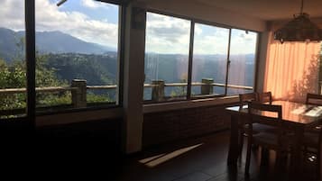 Love Suite | Private kitchen | Fridge, microwave