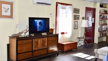 TV connectée, lecteur de DVD, livres, vidéothÚque