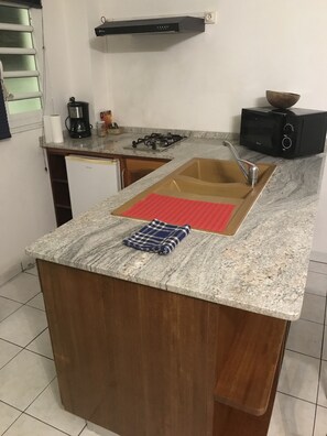 Fridge, microwave, stovetop, coffee/tea maker