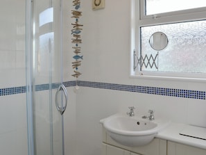 Towels - 3 bedroom accommodation in Anderby Creek, near Skegness (Anderby Creek, near Skegness)