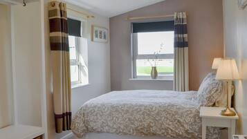 3 bedrooms, free WiFi, bed sheets