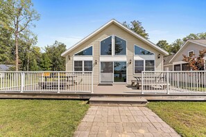 Terrace/patio - Spacious Lakefront Home Near South Haven (Pullman)