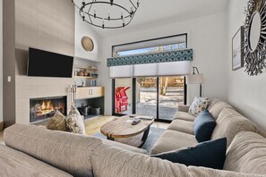 Télévision, cheminée