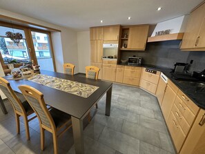 Fridge, dishwasher, cookware/dishes/utensils