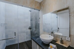 Villa, 2 Bedrooms, Private Pool | Bathroom | Shower, free toiletries, hair dryer, towels - Rommy Villas Lembongan (Lembongan Island)